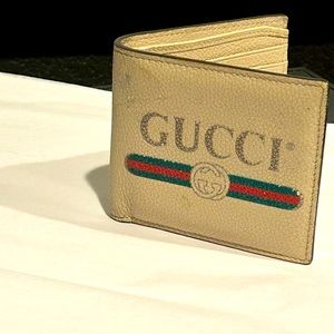 Gucci Men’s Off White Leather Wallet